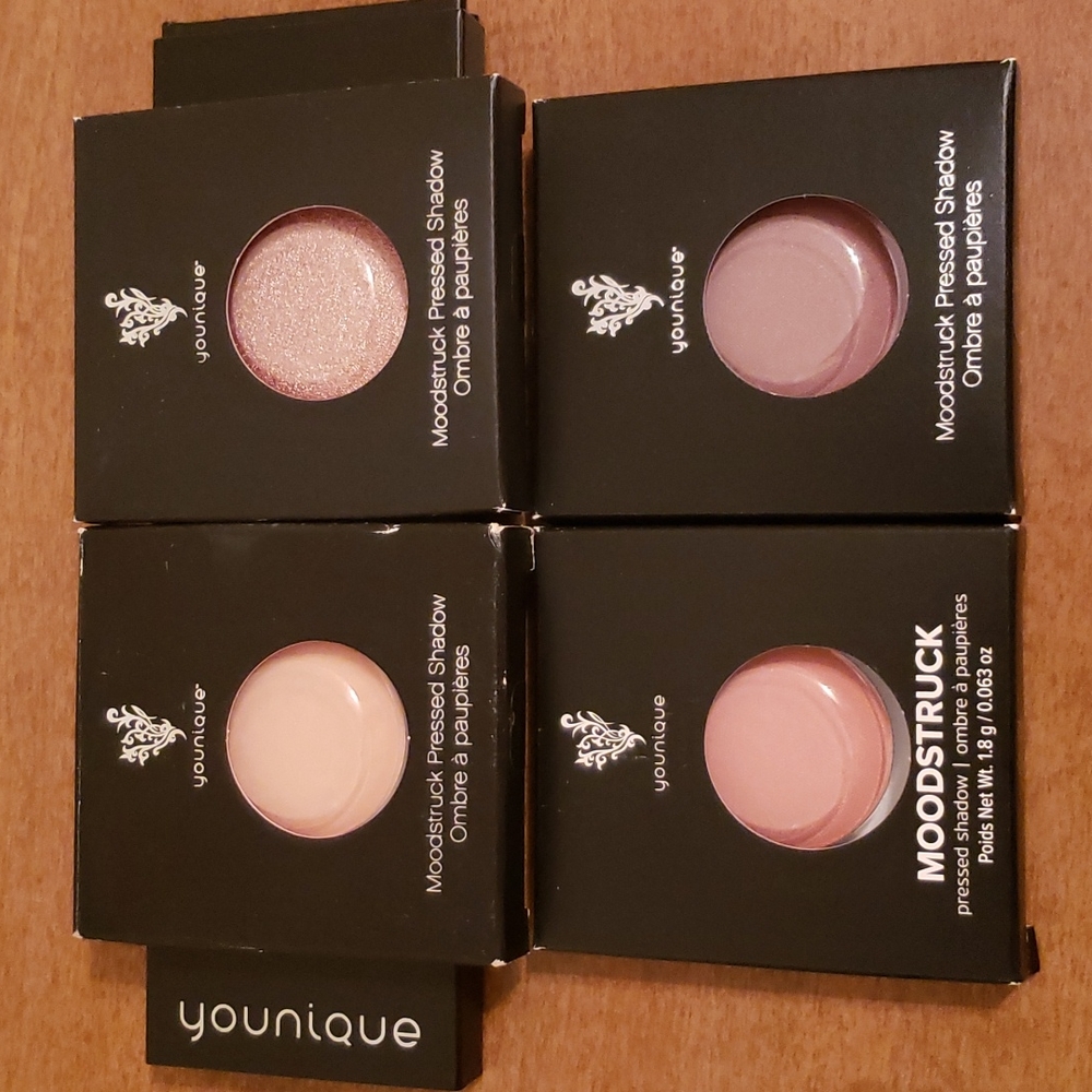 Younique quad palette with eyeshadows